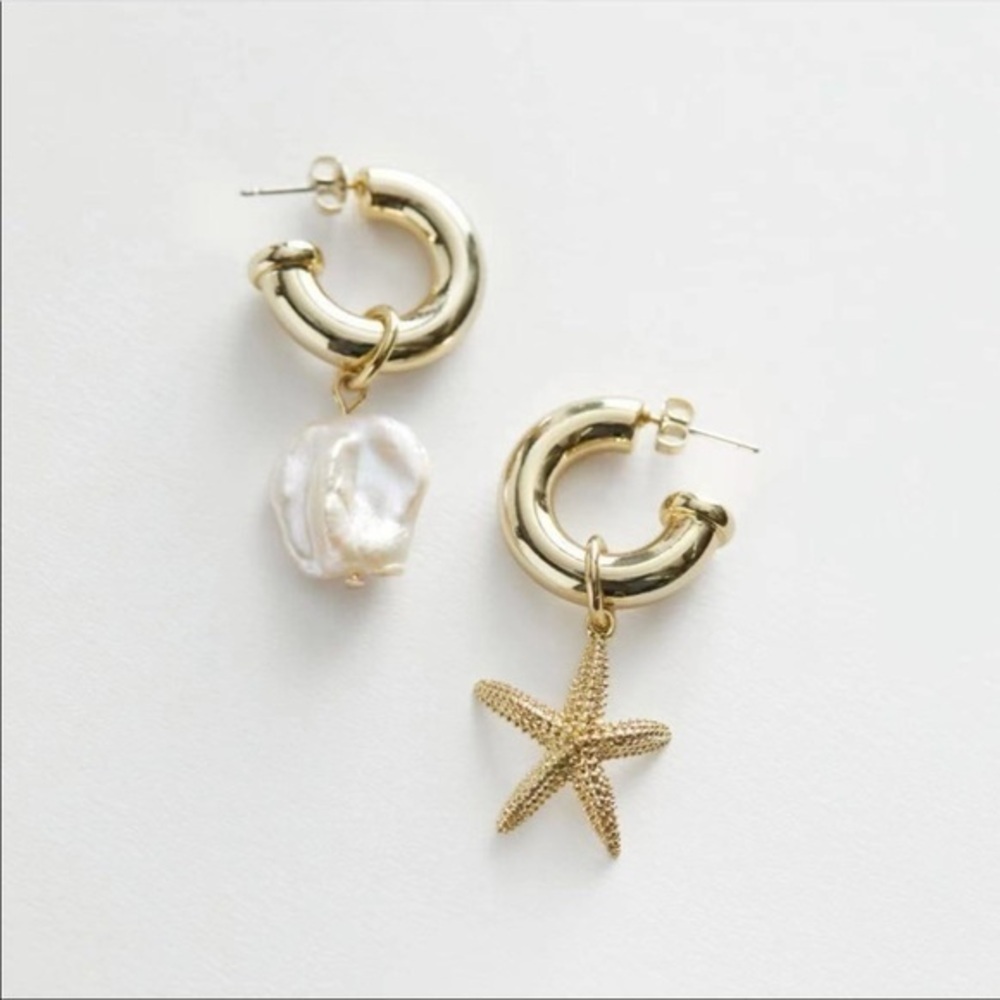 & Other Stories Pearl/Starfish Pendant Earrings